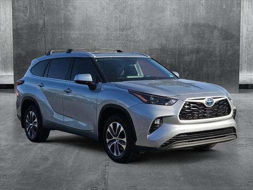 2024 Toyota Highlander Hybrid XLE