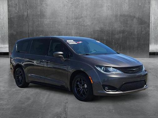 2020 Chrysler Pacifica Touring