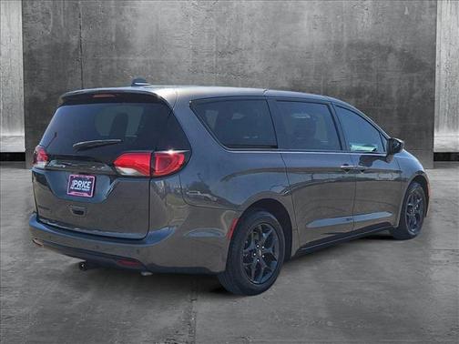 2020 Chrysler Pacifica Touring