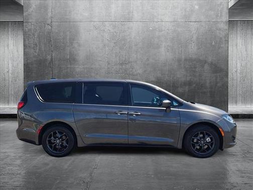 2020 Chrysler Pacifica Touring