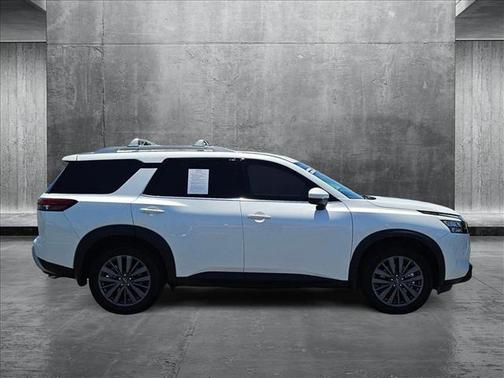 2025 Nissan Pathfinder SL FWD