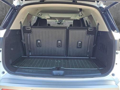 2025 Nissan Pathfinder SL FWD
