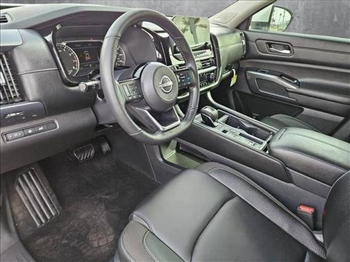 2025 Nissan Pathfinder SL FWD
