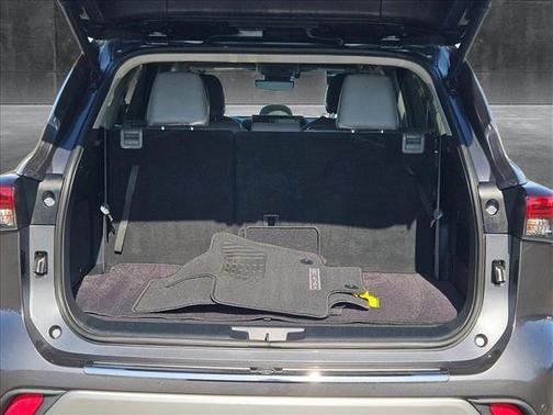 2021 Toyota Highlander Hybrid Platinum