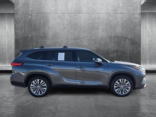 2021 Toyota Highlander Hybrid Platinum