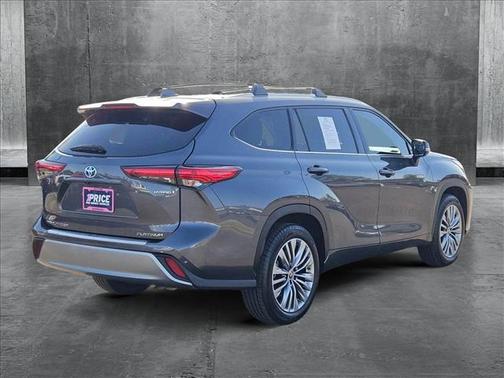 2021 Toyota Highlander Hybrid Platinum