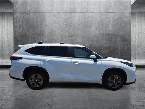 2023 Toyota Highlander Hybrid XLE