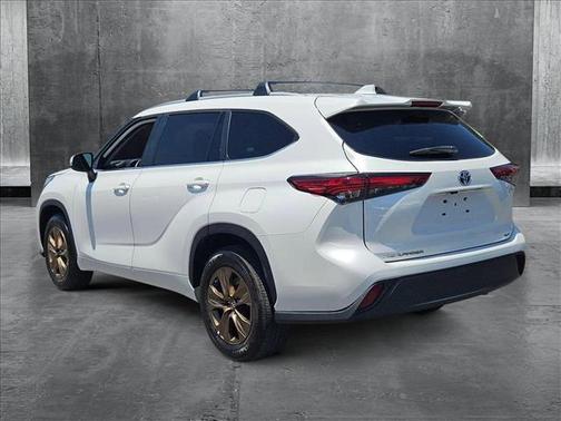 2023 Toyota Highlander Hybrid XLE