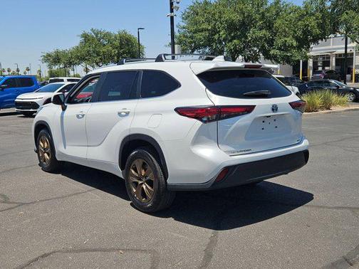 2023 Toyota Highlander Hybrid XLE