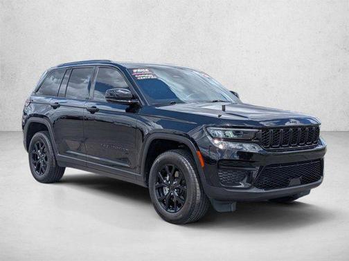 Diamond Black Crystal Pearlcoat 2024 Jeep Grand Cherokee Altitude