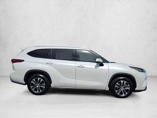 Blizzard Pearl 2020 Toyota Highlander XLE