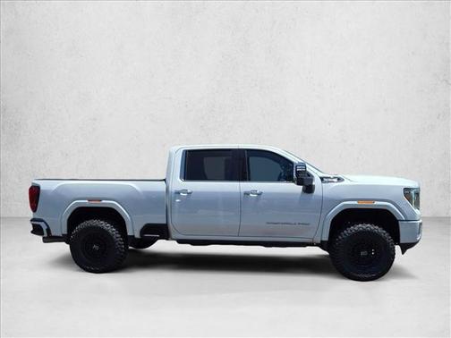 White Frost Tricoat 2021 GMC Sierra 2500 Denali