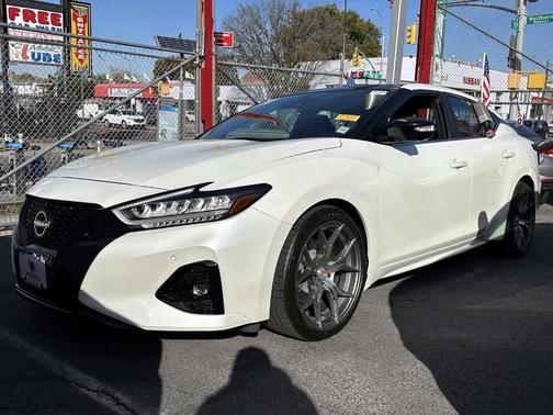 2023 Nissan Maxima SR