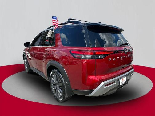 2022 Nissan Pathfinder SL