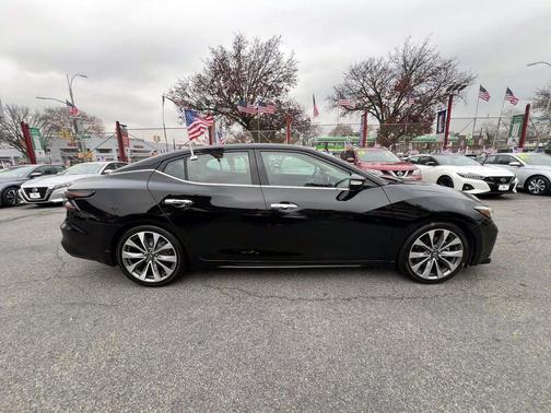 2023 Nissan Maxima Platinum