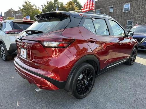 2021 Nissan Kicks SR