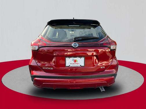 2021 Nissan Kicks SR