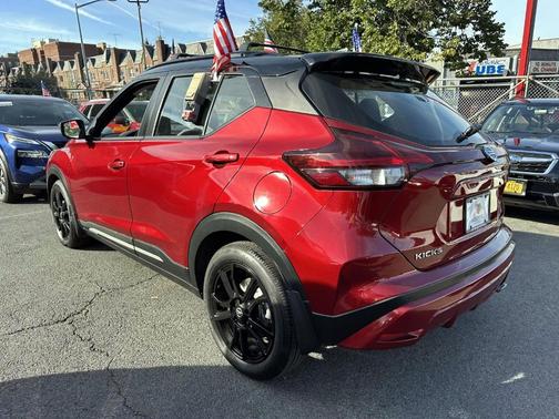 2021 Nissan Kicks SR