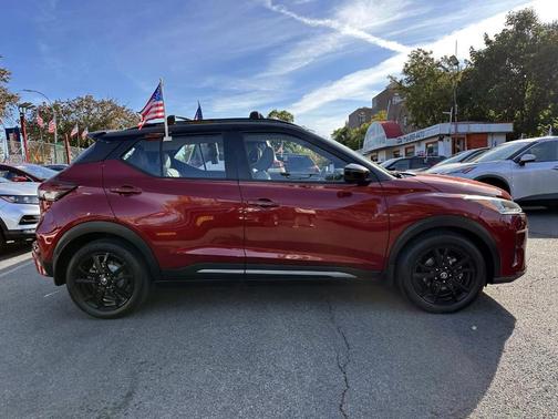 2021 Nissan Kicks SR