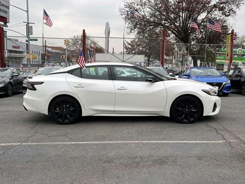 2023 Nissan Maxima SR