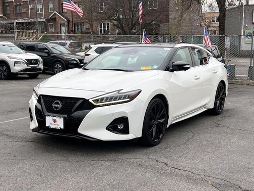 2023 Nissan Maxima SR