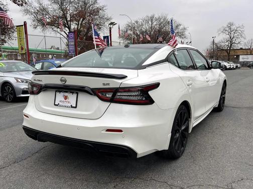 2023 Nissan Maxima SR