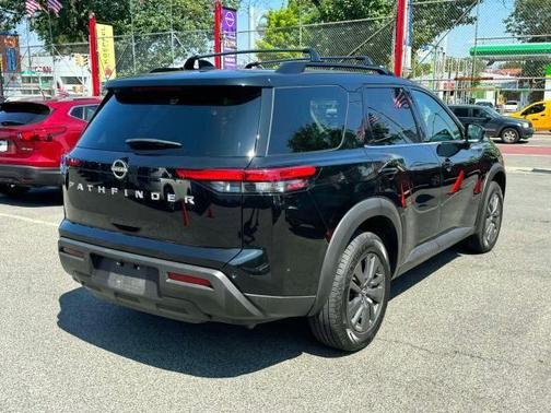 2022 Nissan Pathfinder SV