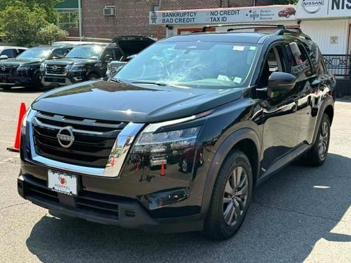 2022 Nissan Pathfinder SV