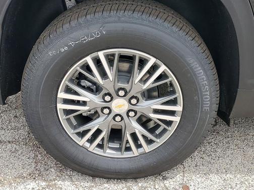 Mosaic Black Metallic 2026 Chevrolet Traverse LT