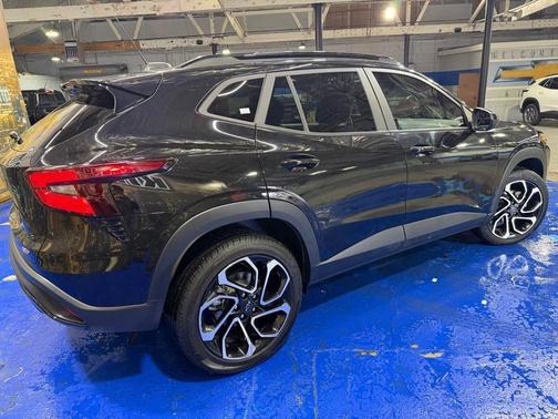 Mosaic Black Metallic 2024 Chevrolet Trax 2RS