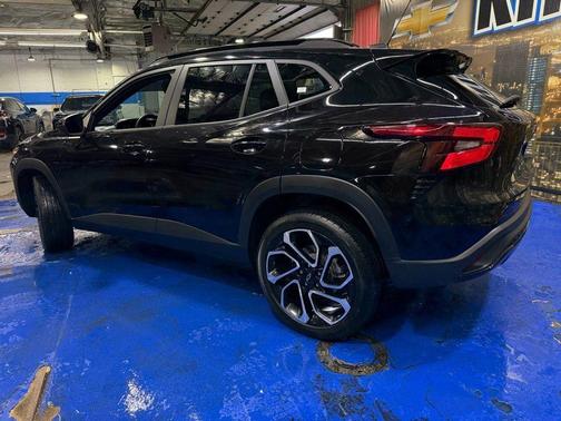 Mosaic Black Metallic 2024 Chevrolet Trax 2RS