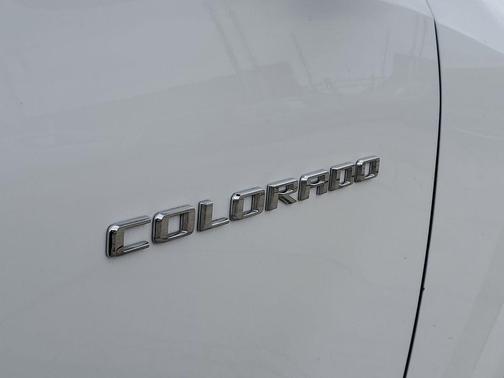 Summit White 2024 Chevrolet Colorado WT