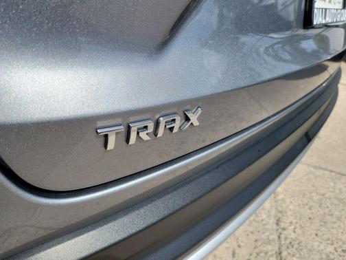 Sterling Gray Metallic 2025 Chevrolet Trax LT