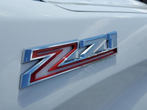 Summit White 2024 Chevrolet Silverado 1500 LT