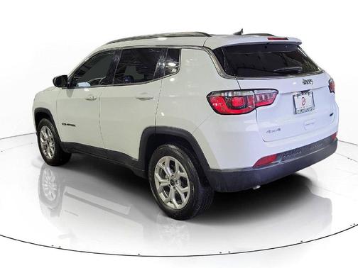 Bright White Clearcoat 2025 Jeep Compass Latitude