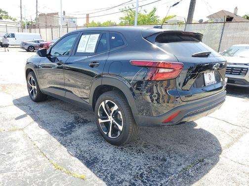 Mosaic Black Metallic 2025 Chevrolet Trax 1RS