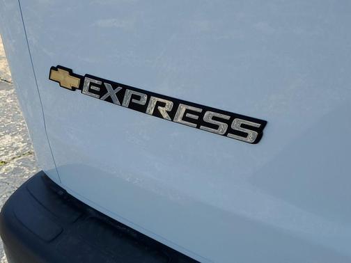 Summit White 2026 Chevrolet Express 2500 Work Van