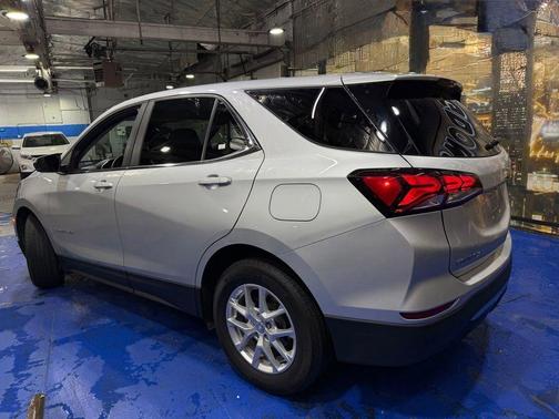 Silver Ice Metallic 2022 Chevrolet Equinox 1LT