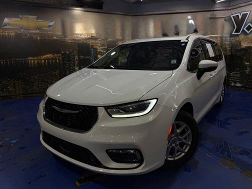 Bright White Clearcoat 2023 Chrysler Pacifica Touring-L