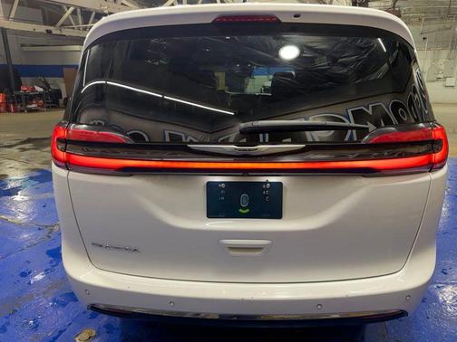 Bright White Clearcoat 2023 Chrysler Pacifica Touring-L