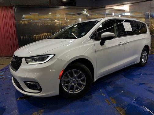 Bright White Clearcoat 2023 Chrysler Pacifica Touring-L
