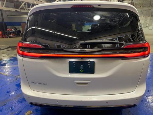 Bright White Clearcoat 2023 Chrysler Pacifica Touring-L