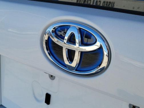 2022 Toyota Prius LE