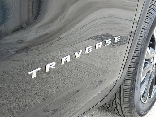 Mosaic Black Metallic 2026 Chevrolet Traverse LT