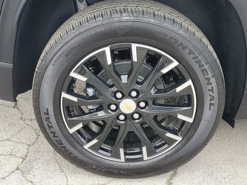 Mosaic Black Metallic 2026 Chevrolet Traverse LT