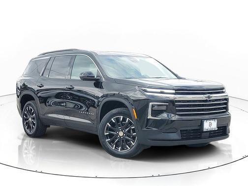 Mosaic Black Metallic 2026 Chevrolet Traverse LT