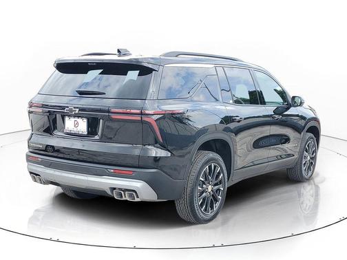 Mosaic Black Metallic 2026 Chevrolet Traverse LT