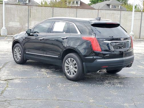 Stellar Black Metallic 2019 Cadillac XT5 Luxury