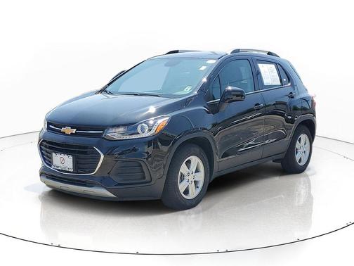 Mosaic Black Metallic 2022 Chevrolet Trax LT