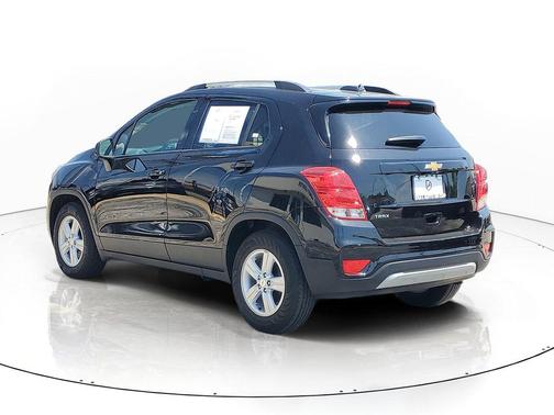 Mosaic Black Metallic 2022 Chevrolet Trax LT